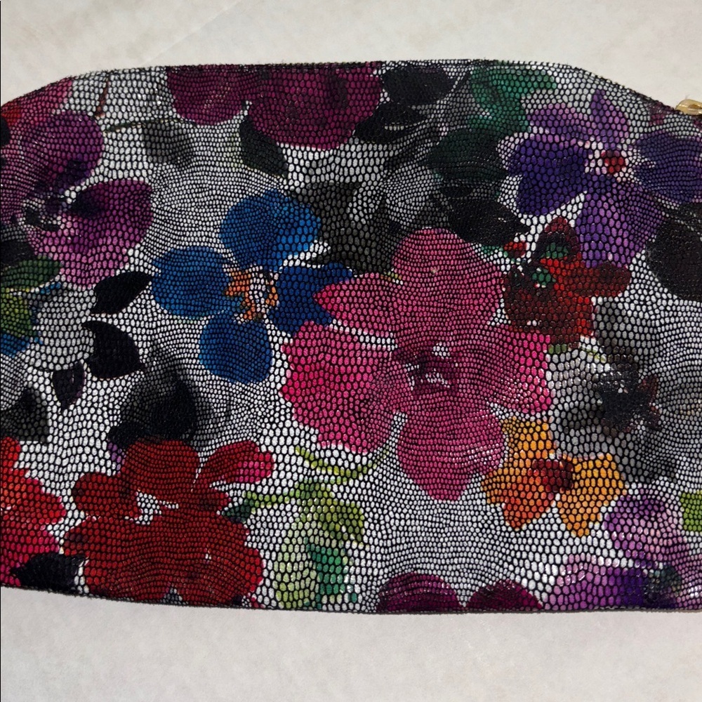 LODIS BRAND FLORAL LEATHER WRISTLET SOFT LEATHER GOLD HARDWARE ZIP CLOSURE - Picture 10 of 12